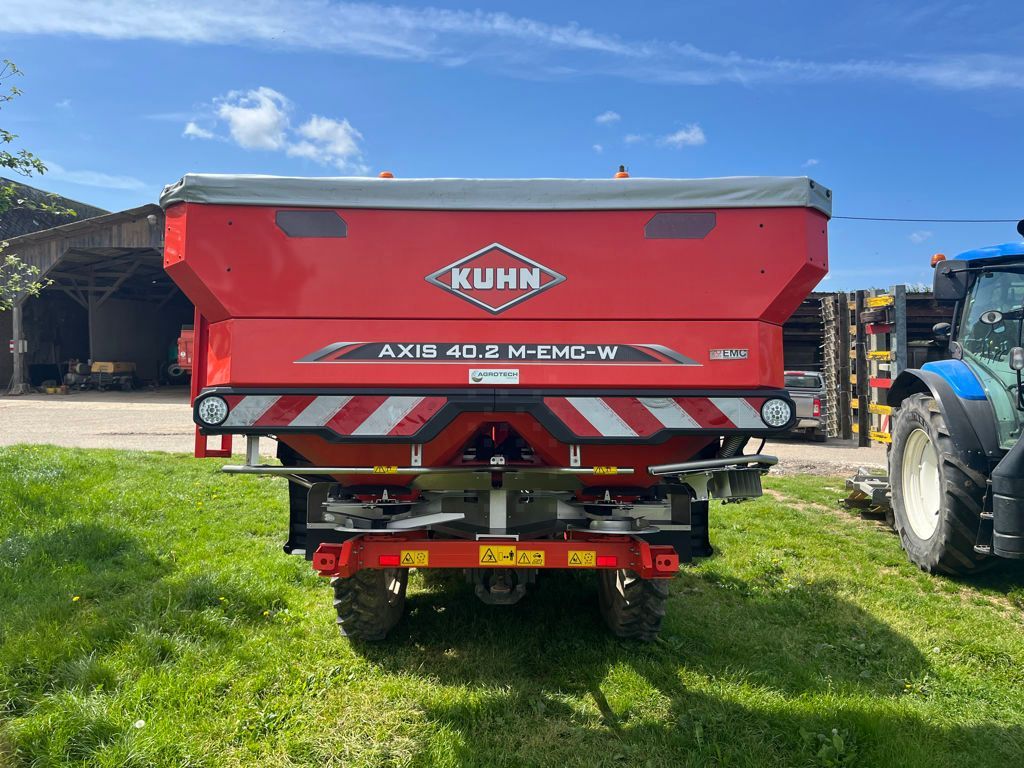Kuhn axis 40.2 m.emc.w Fertiliser spreader €20,500