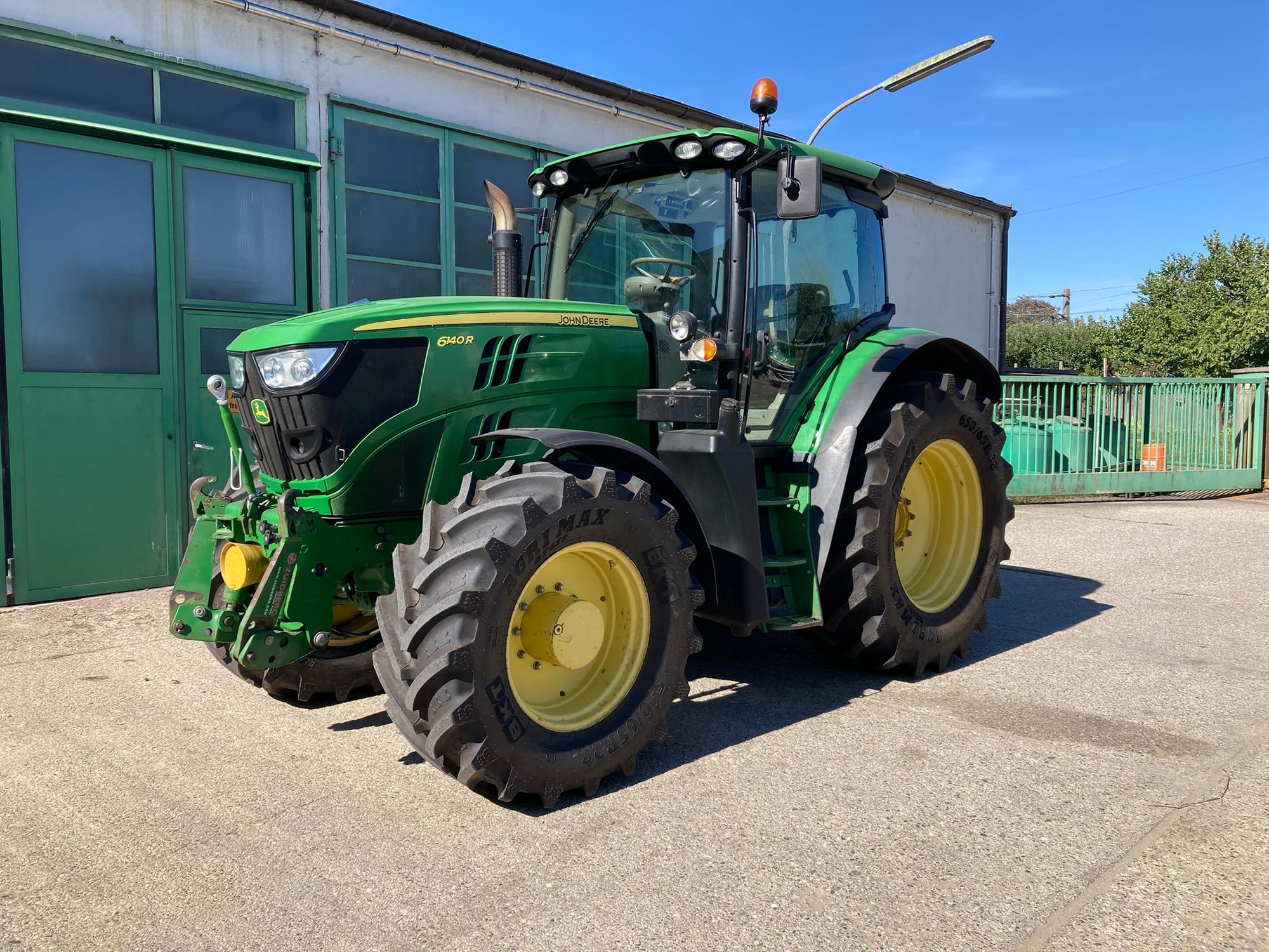 John Deere 6140 R Tractor €54,083