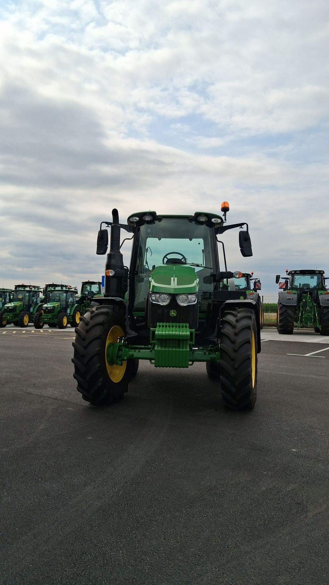 John Deere 6110 M Tractor €82,500