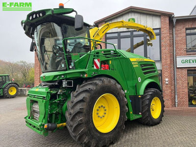 E-FARM: John Deere 8500 - Savaeigis pašarų smulkintuvas - id FNJHWCE - 239 500 € - Gamybos metai: 2021 - Variklio darbo valandos: 1 222,Variklio galia (AG): 585,Vokietija