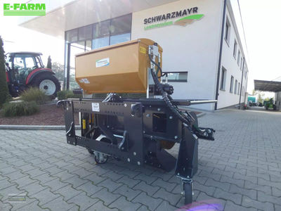 E-FARM: MAMMUT fm fortuna links euro - Silage cutter and feeder - id G9IACKS - €5,650 - Year of construction: 2022 - Austria