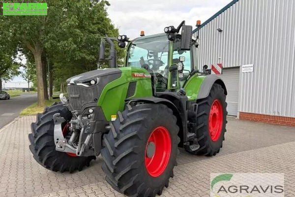 Fendt 724 Vario Profi Plus Tractor €223,000