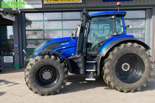 Valtra T 235 Tractor €151,176