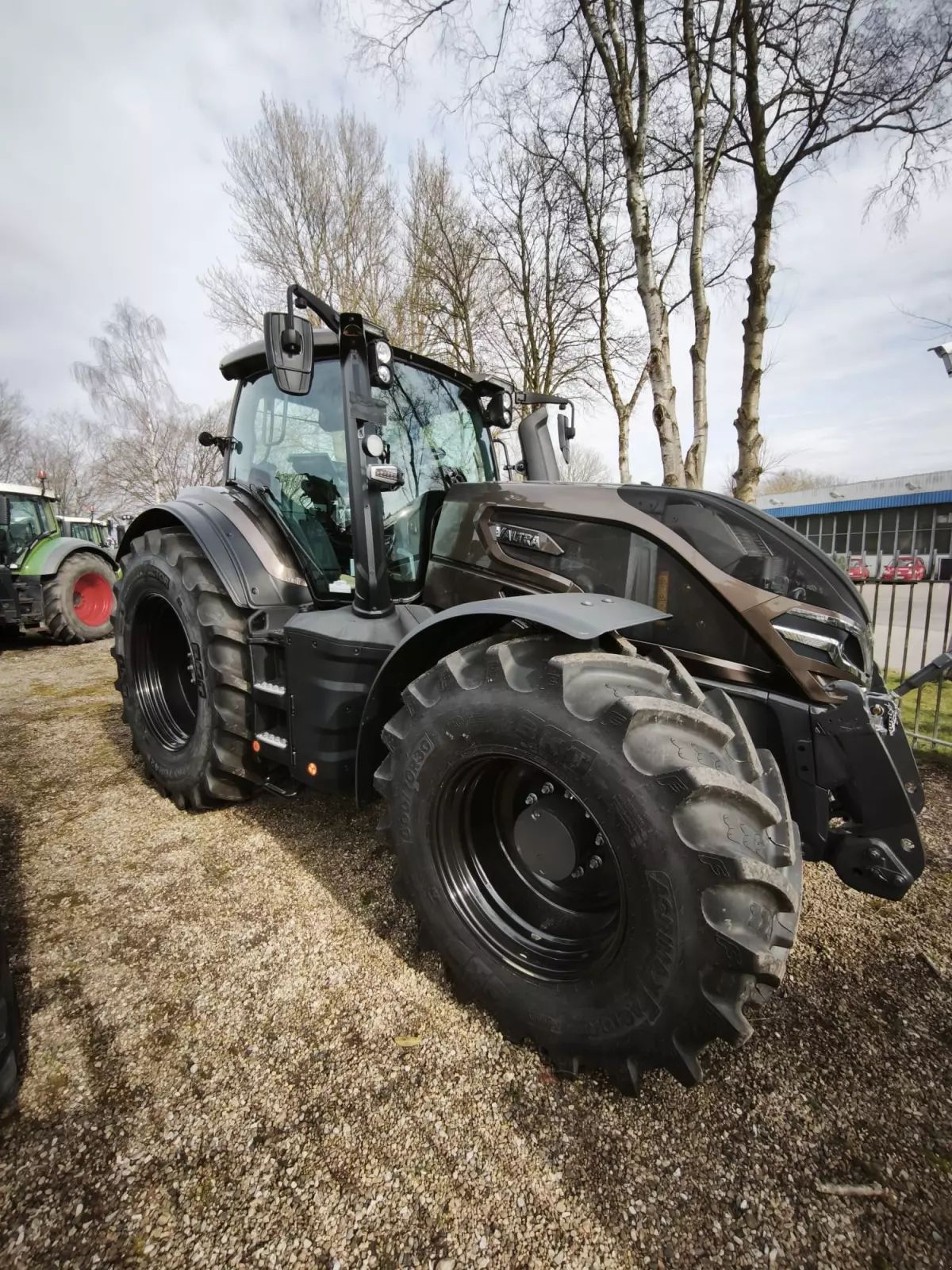 Valtra Q 265 Tractor €174,900