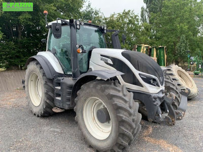 E-FARM: Valtra T 214 - Tractor - id DFW5SHS - €63,000 - Year of construction: 2021 - Engine hours: 7,000,France