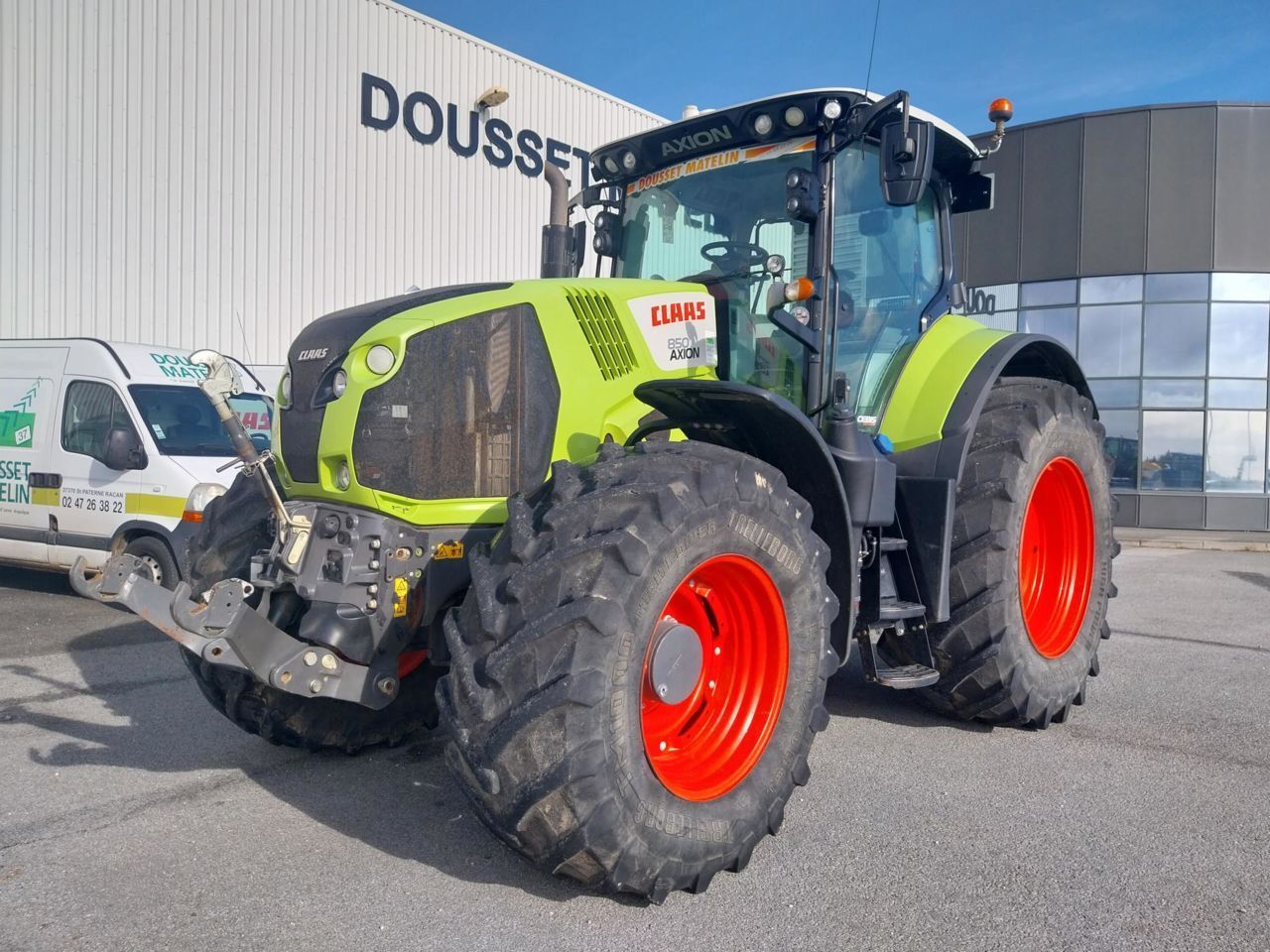Claas Axion 850 Tractor €85,000