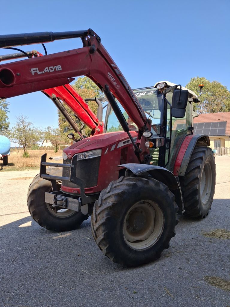 Massey Ferguson 5711 Tractor €43,000