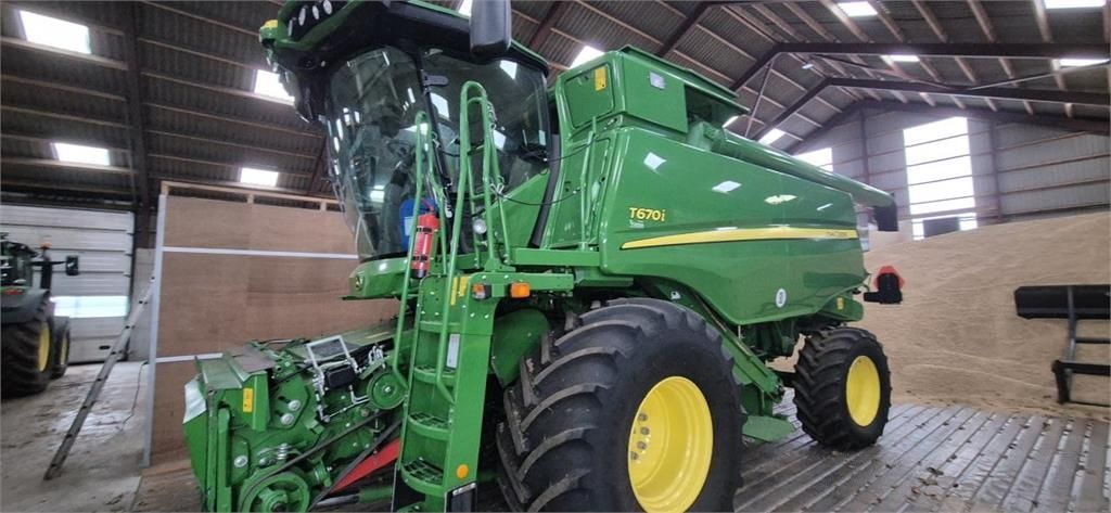 John Deere T 670 Combine harvester €250,810