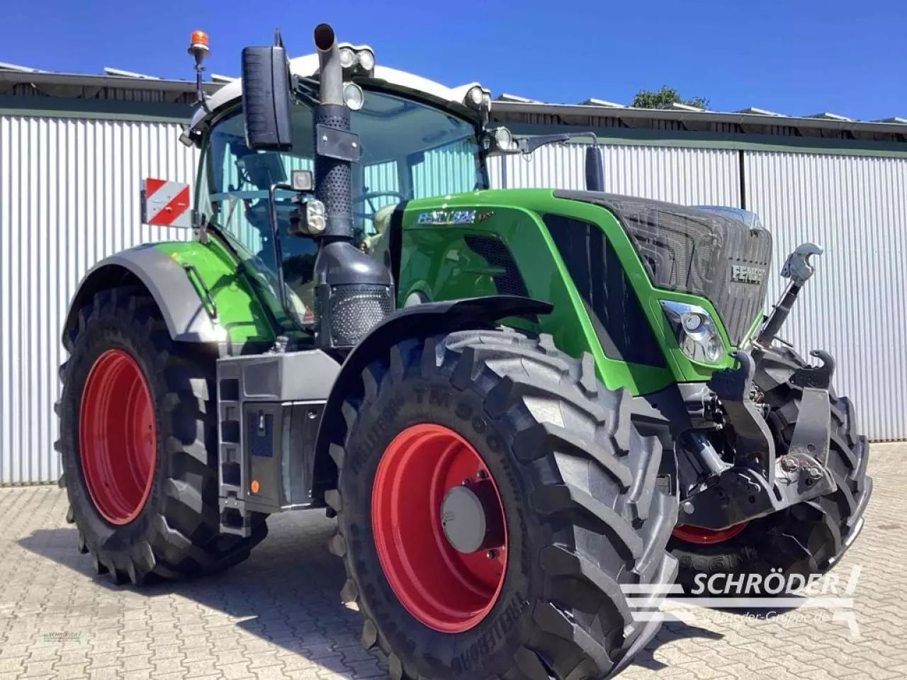 Fendt 824 Vario Profi Plus Traktor 102.885 €