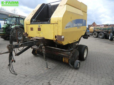 E-FARM: New Holland T 7070 - Baler - id JVCFTR8 - €7,500 - Year of construction: 2007 - Total number of bales produced: 24,129,Germany