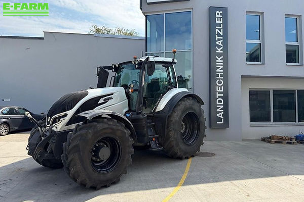 Valtra T 235 Tractor €158,500