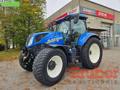 E-FARM: New Holland T7.225 AC - Traktor - id 4JYNZMW - 92.890 € - Baujahr: 2017 - Abgelesene Motorstunden: 4.011,Motorleistung (PS): 205,Deutschland