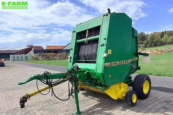John Deere 580 Presă de balotat 4.900 EUR