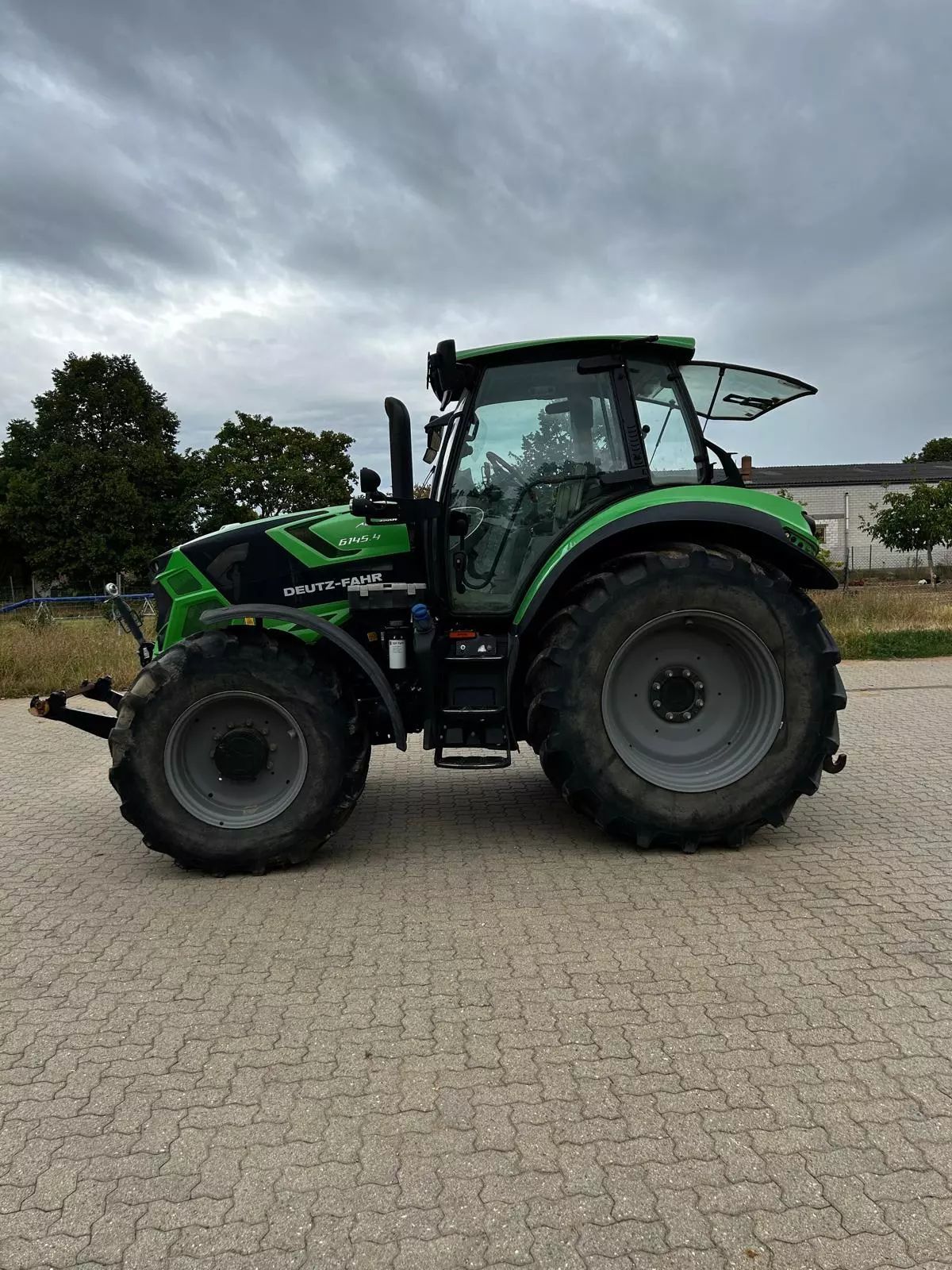Deutz-Fahr 6145.4 Tractor €49,800