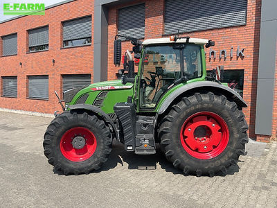 E-FARM: Fendt 718 Vario Profi Plus - Tractor - id VMFTBI4 - €132,500 - Year of construction: 2021 - Engine hours: 3,210,Engine power (HP): 180,Germany