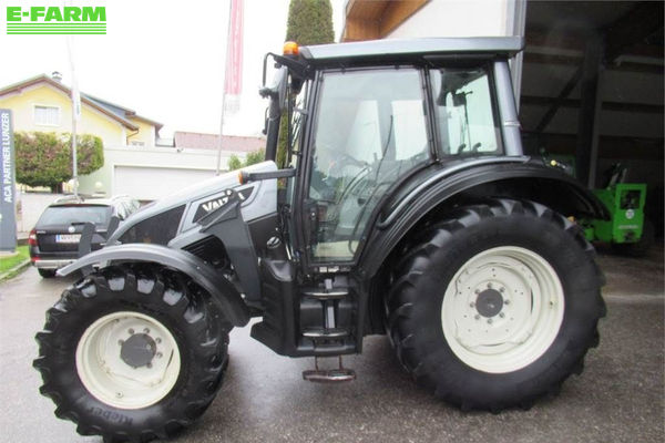 Valtra N 93 Tractor €49,167