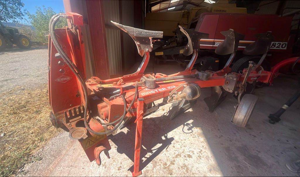 Kuhn vari master102 Plough €6,000