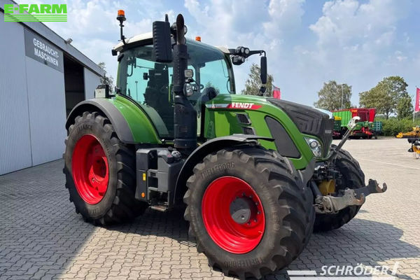 Fendt 724 Vario Profi Plus Tractor €123,885