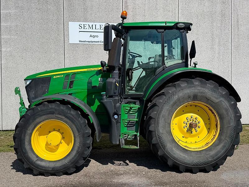 John Deere 6250 R Tractor €100,197