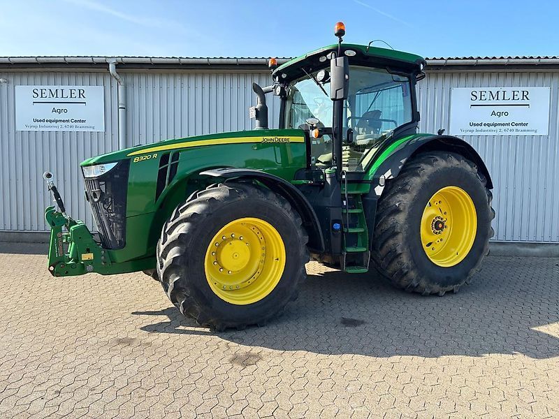 John Deere 8320 R Tractor €173,765