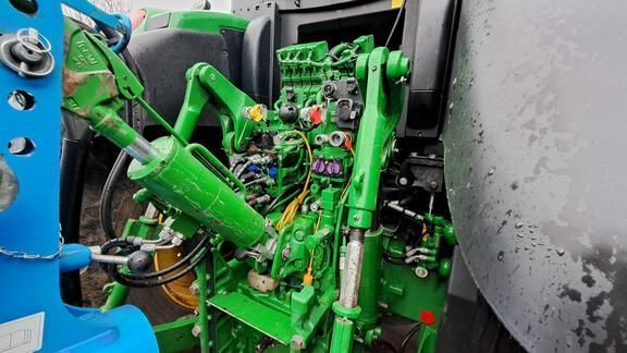 John Deere 6230 R Tractor €136,048