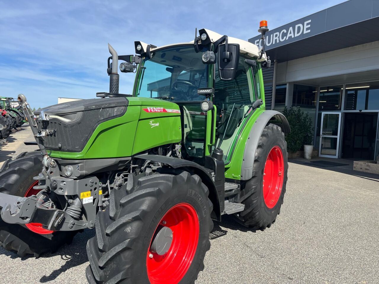 Fendt 211 Vario Tractor 85.000 EUR