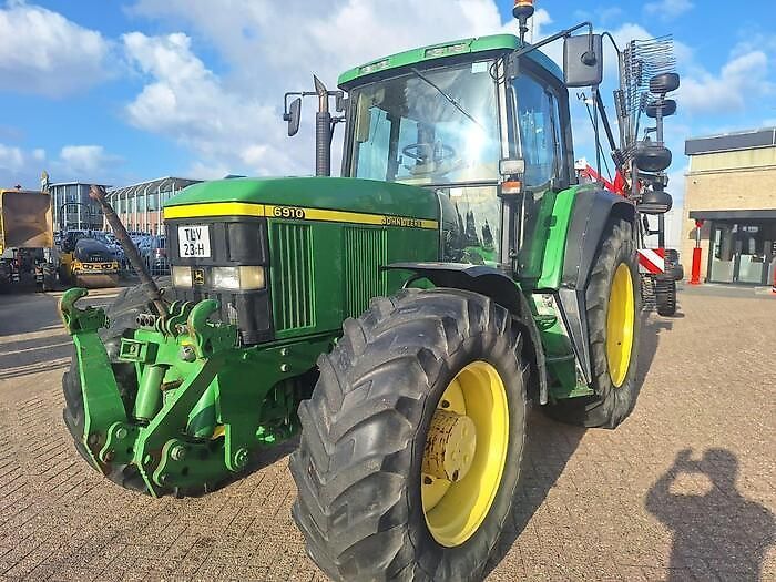 E-FARM: John Deere 6910 - Tractor - id KARAZTX - €31,500 - Year of