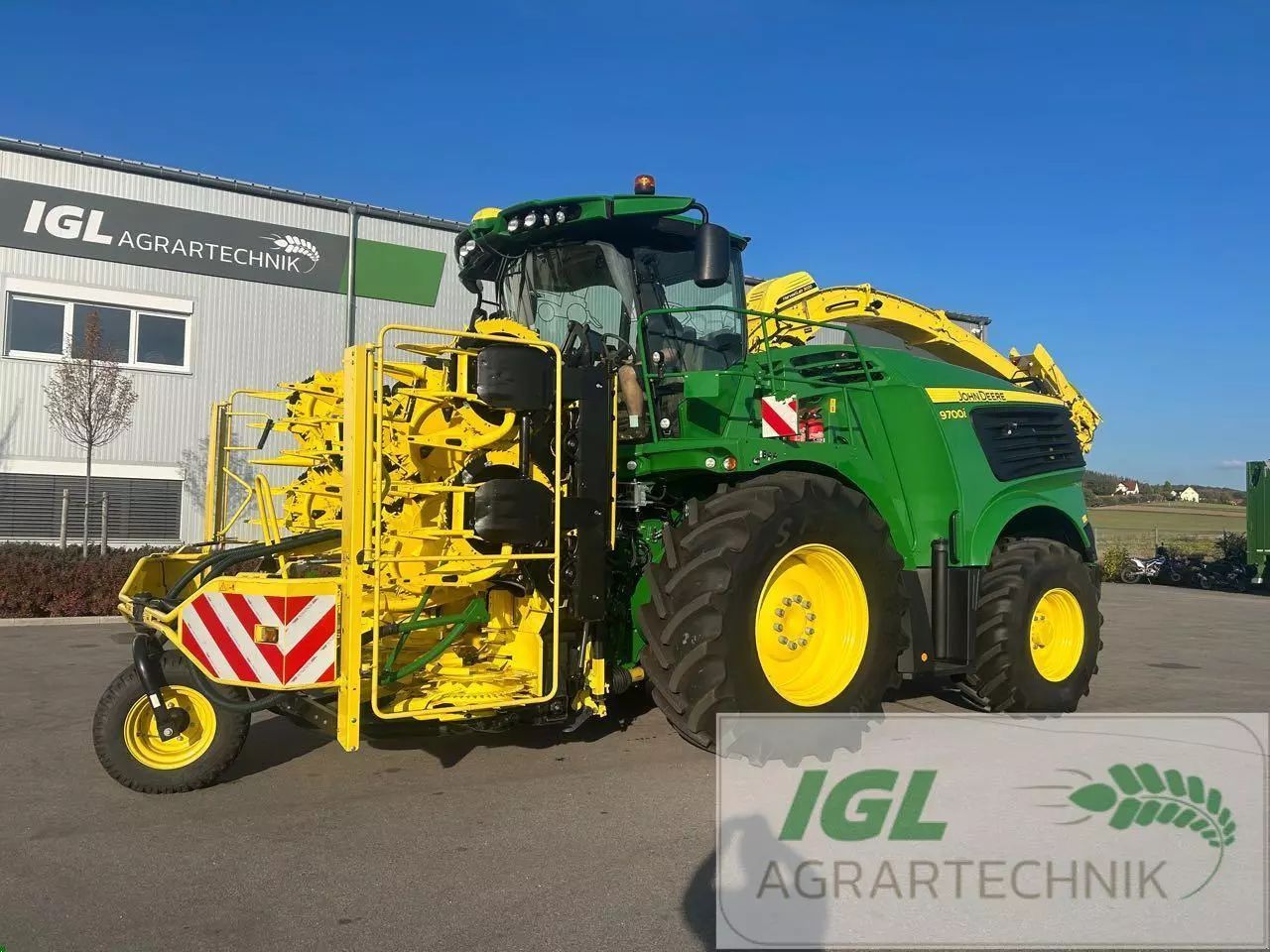 John Deere 9700 Self propelled forage harvester €325,000