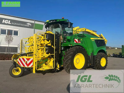 E-FARM: John Deere 9700 - Self propelled forage harvester - id RGPM7NV - €325,000 - Year of construction: 2021 - Engine hours: 1,687,Engine power (HP): 823,Germany