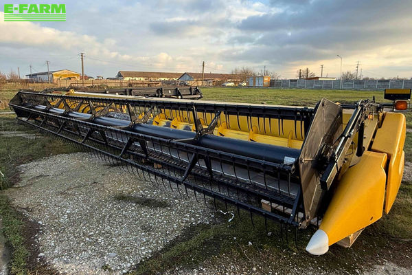 New Holland SuperFlex 740CF-35 DD Header €15,000