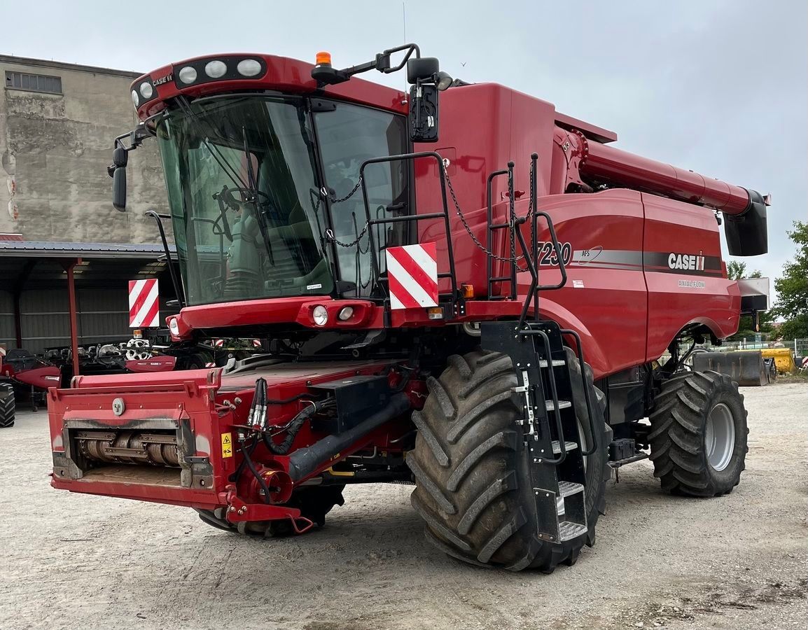 Case IH Axial-Flow 7230 Combine harvester €145,000