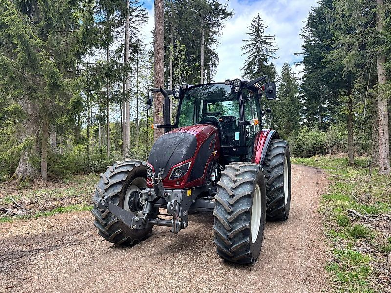Valtra A 114 Tractor €61,667