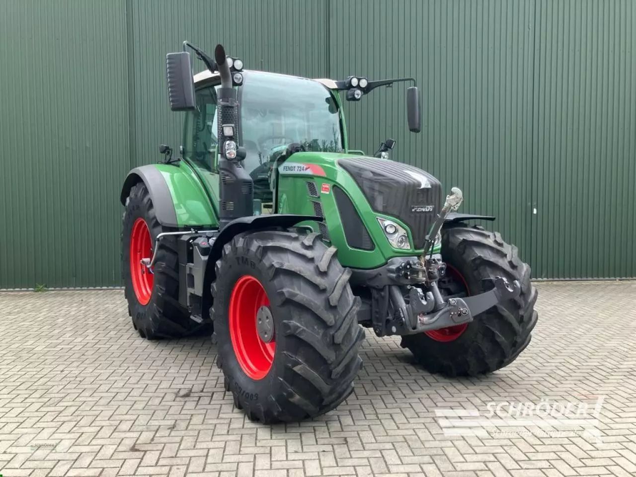 Fendt 724 Vario Profi Plus Tractor €121,885