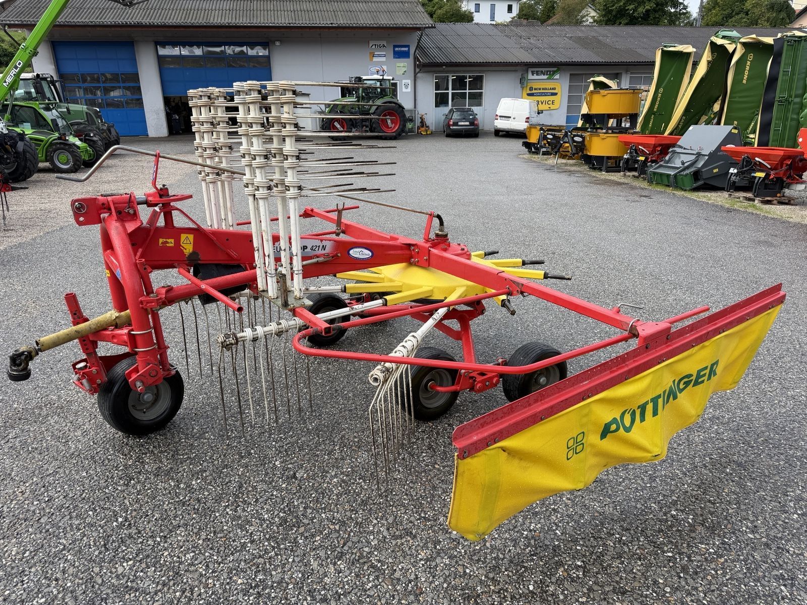 Pöttinger EuroTop 421 N Tedder €5,190