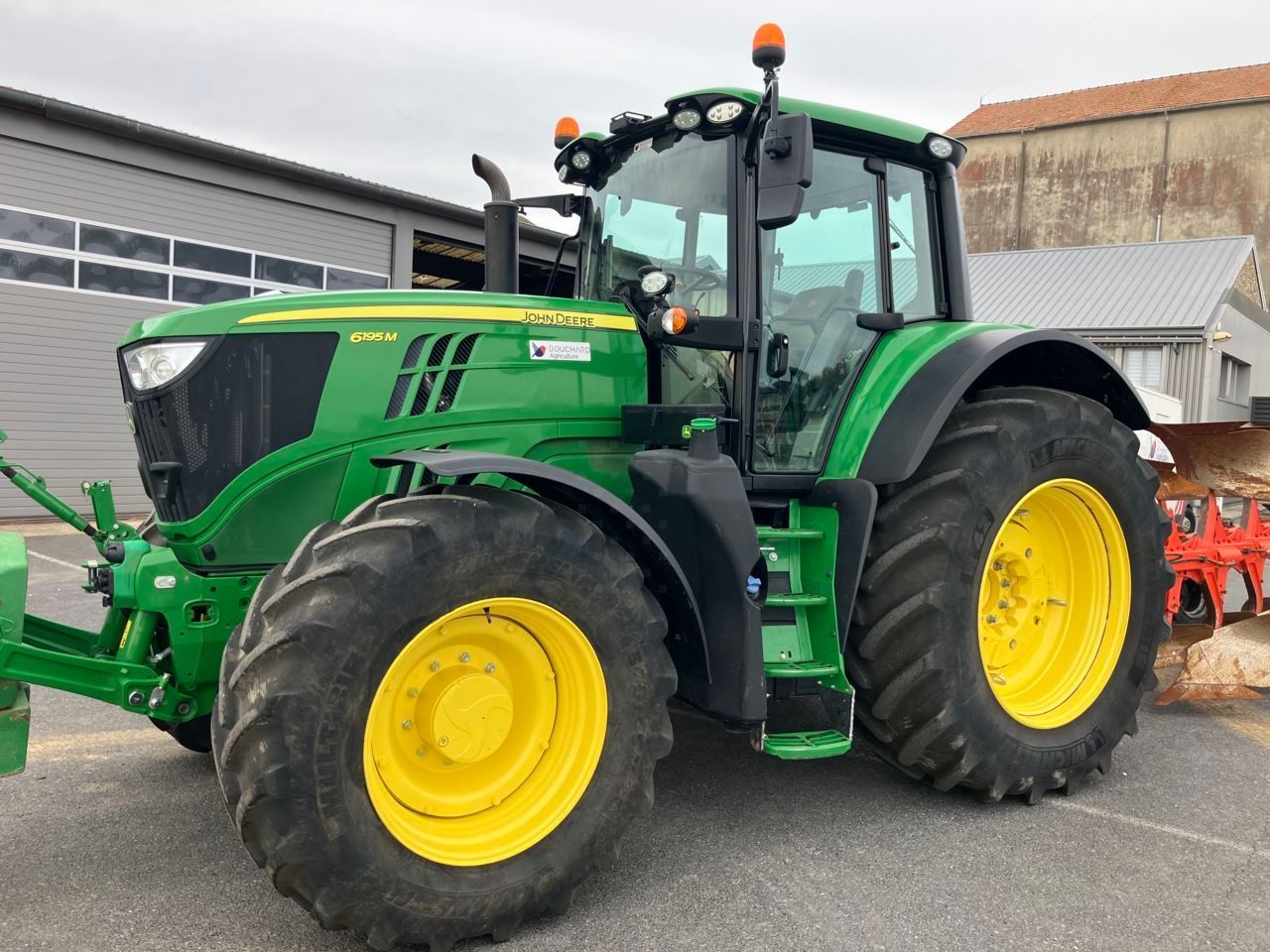 John Deere 6195 M Tractor €115,000