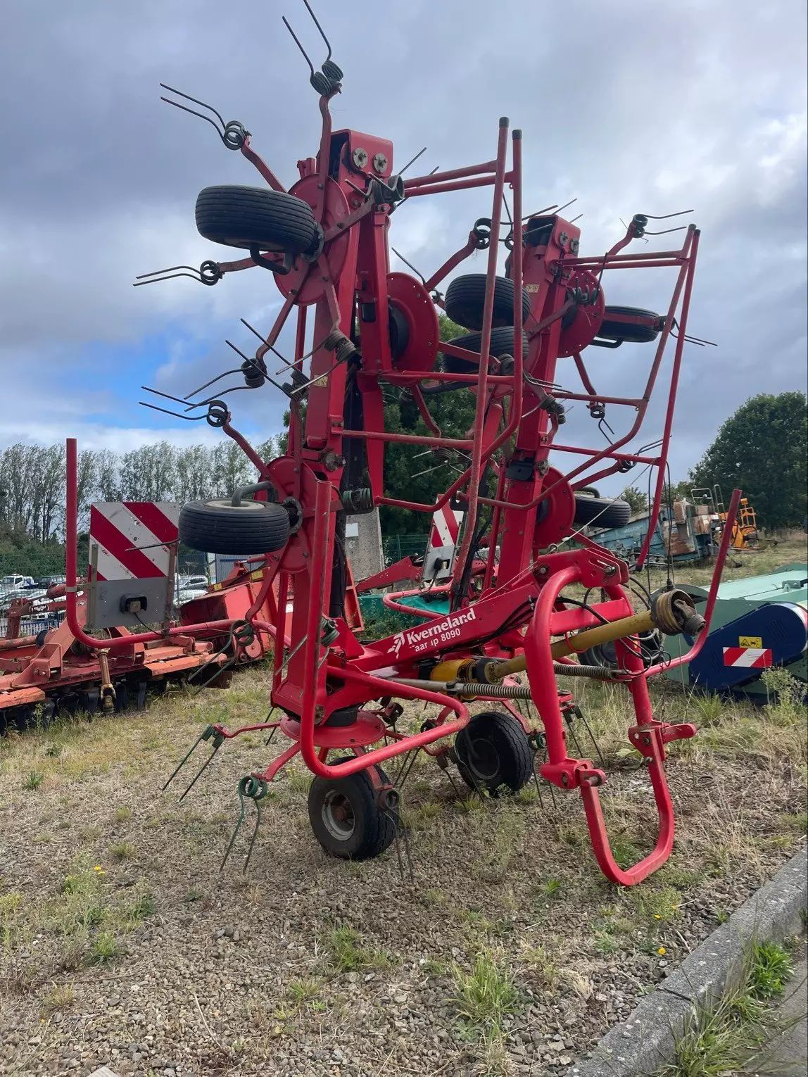 Kverneland faneuse kv8090 . kverneland Tedder €5,900