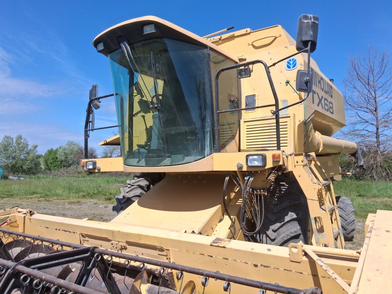 New Holland TX 68 Combine harvester