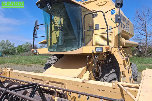 New Holland TX 68 Combine harvester