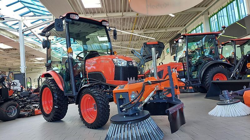 Kubota b2-231 h cab Tractor €27,850