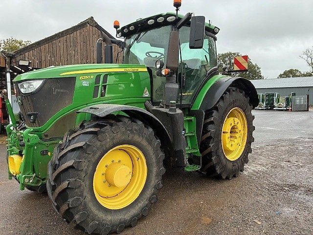 John Deere 6250 R Tractor €107,639