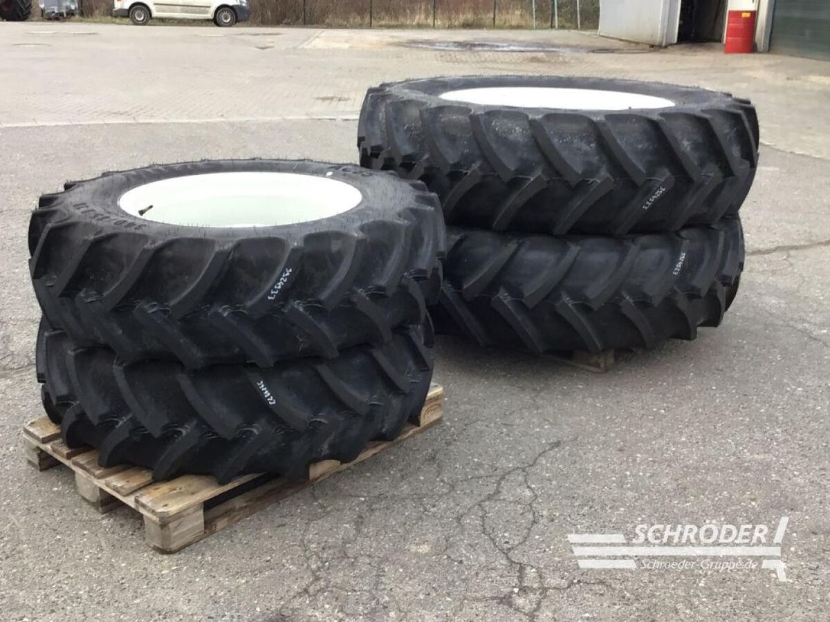 Mitas 2x 340/85 r28 / 2x 420/85 r38 Wheel and track €6,500