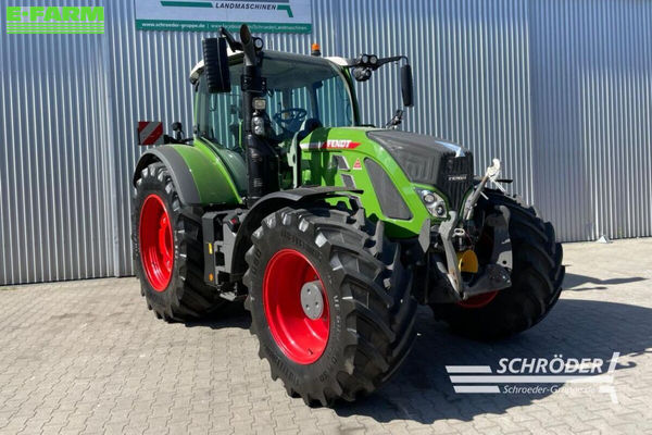 Fendt 724 Vario Profi Plus Tractor €204,885