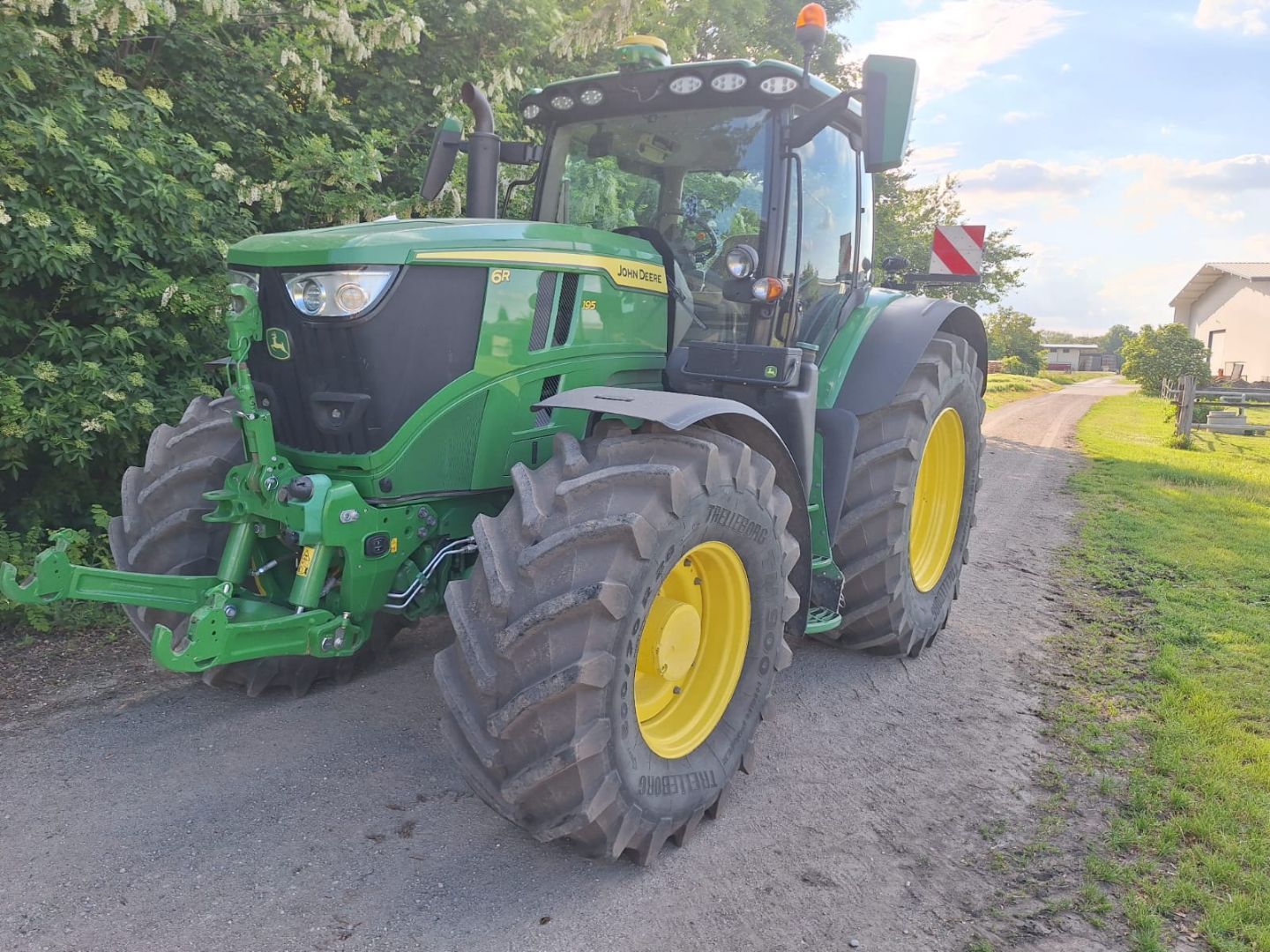 John Deere 6R 195 Tractor €148,250