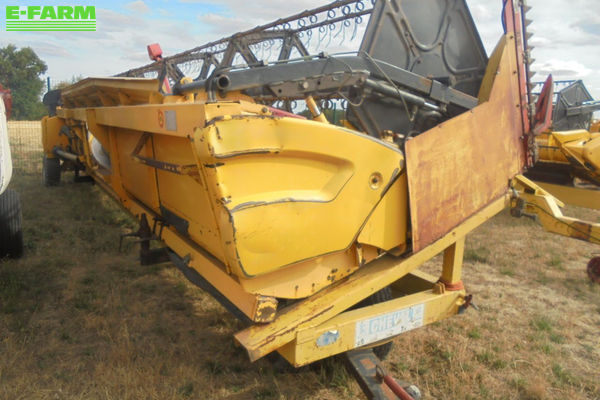 New Holland extra capacite Header €16,500