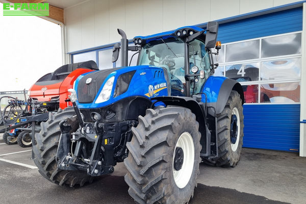 New Holland T7.275 Tractor €150,000