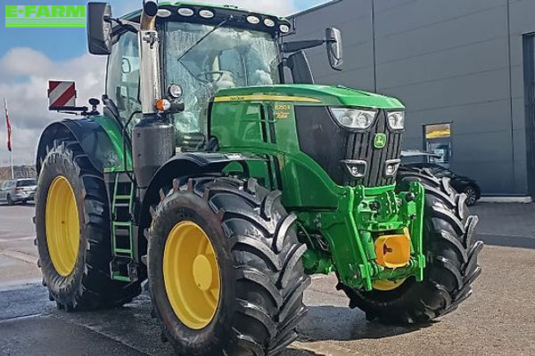 John Deere 6250 R Tractor €119,500