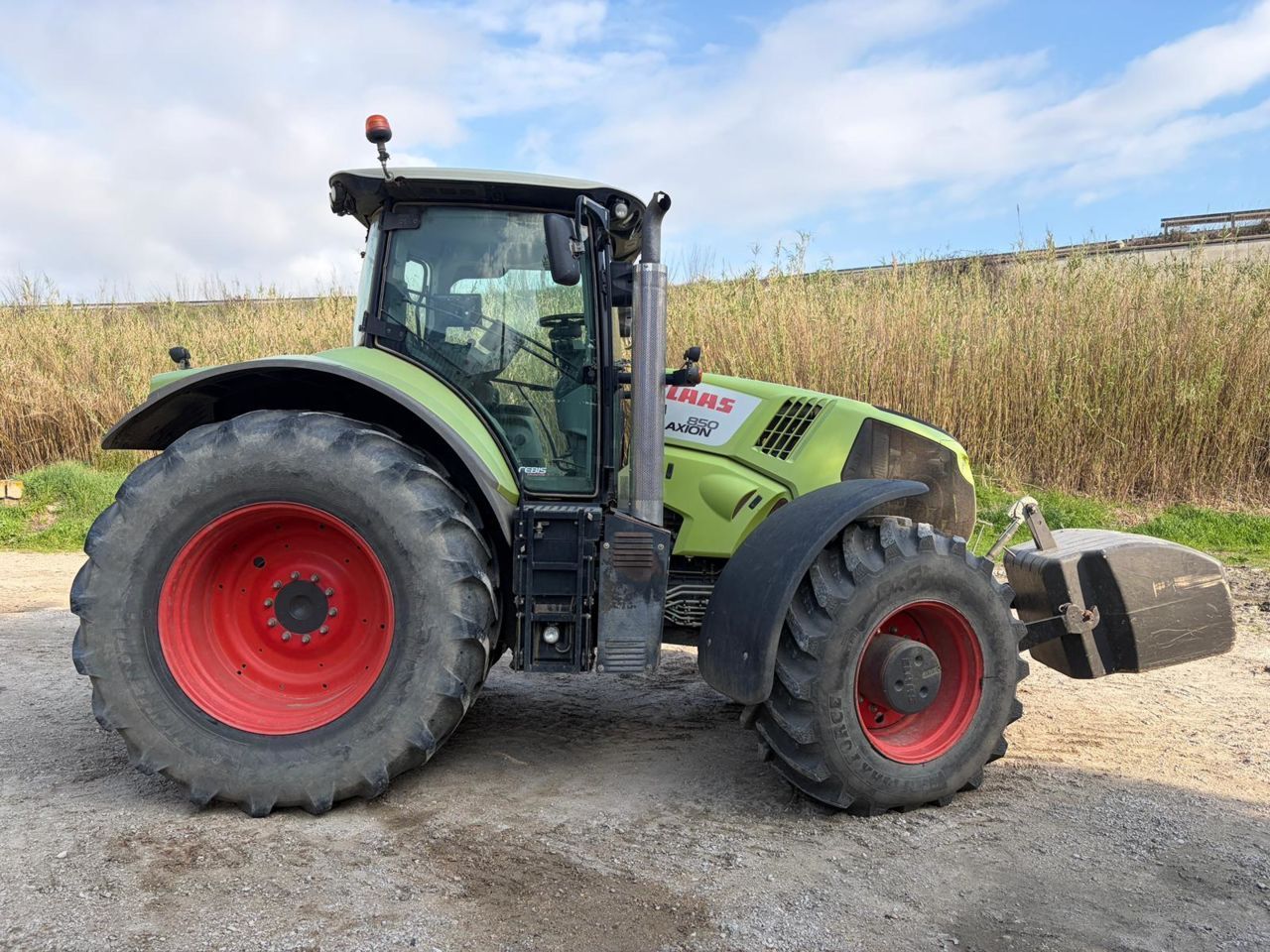 Claas Axion 850 Traktori 52 900 €