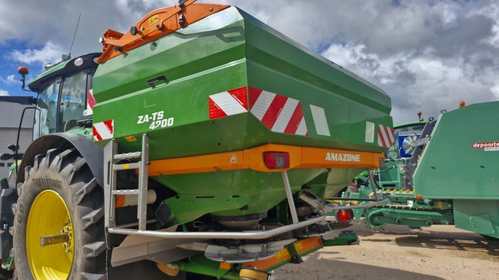 Amazone zats 4200 hydro Fertiliser spreader €17,000