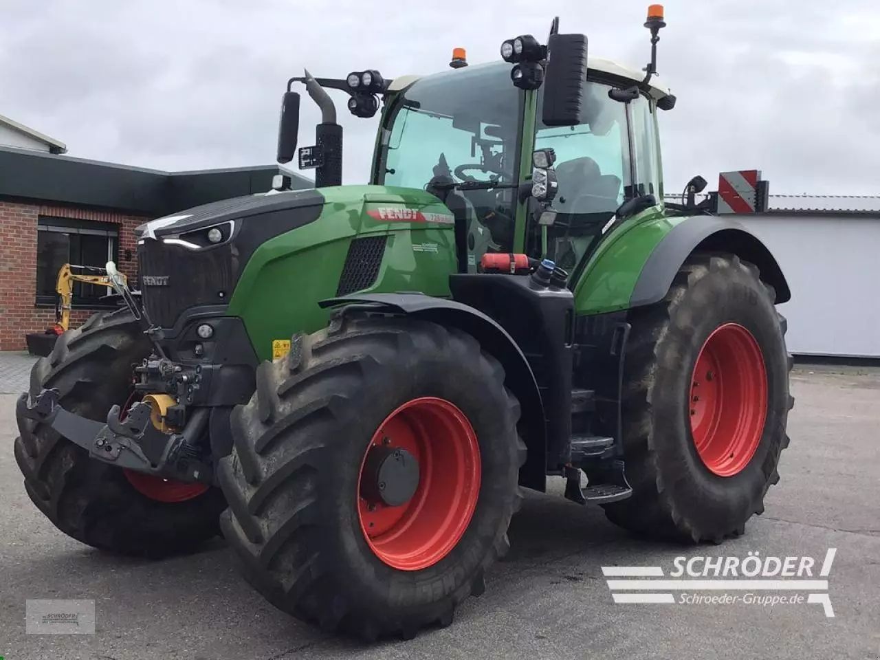 Fendt 728 Vario Profi Plus Tractor €179,885