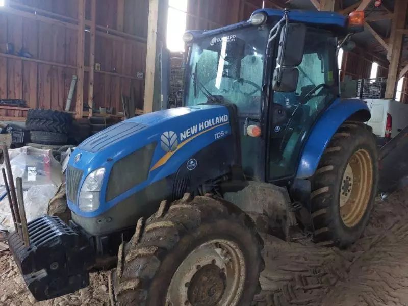 New Holland TD5.95 Tractor €32,000